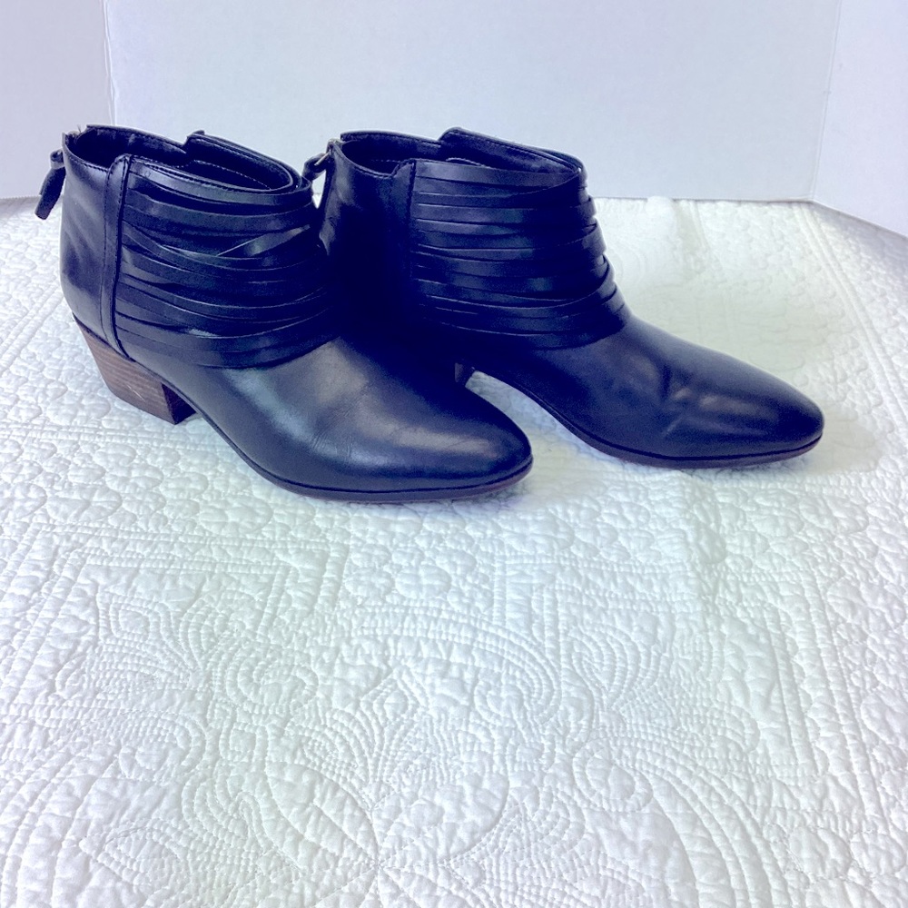 Clarks Artisan Spye Celeste Black Leather‎ Bootie Women’s Size 8.5 Like new